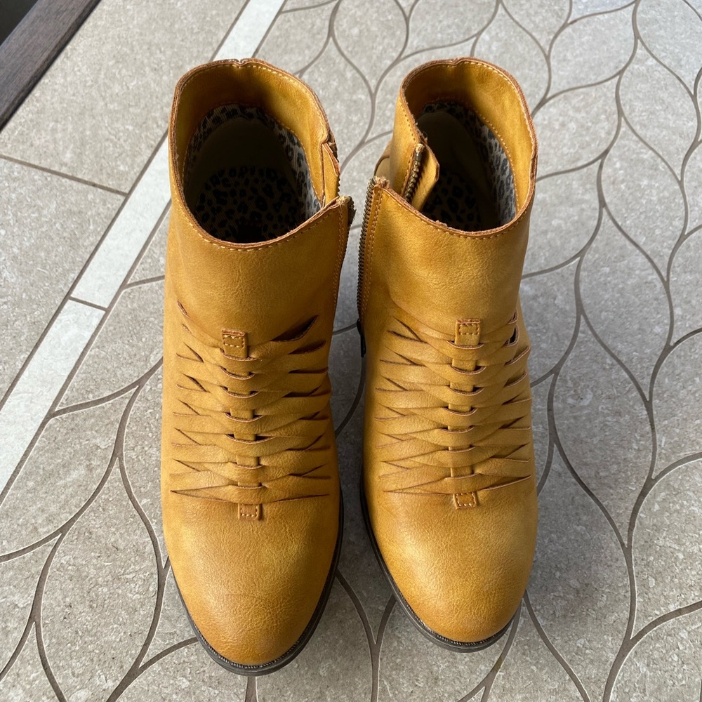 Billabong bootie NWOB